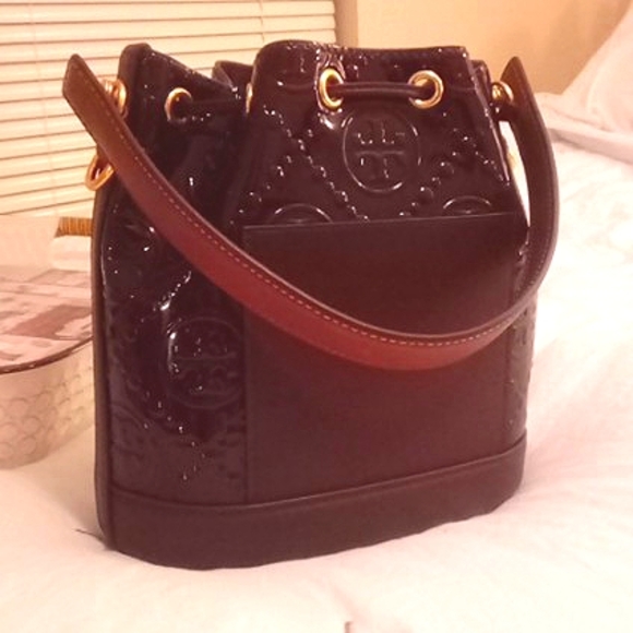 Tory Burch T Monogram Patent Embossed Bucket Bag & Wallet in Albarossa - Picture 14 of 17